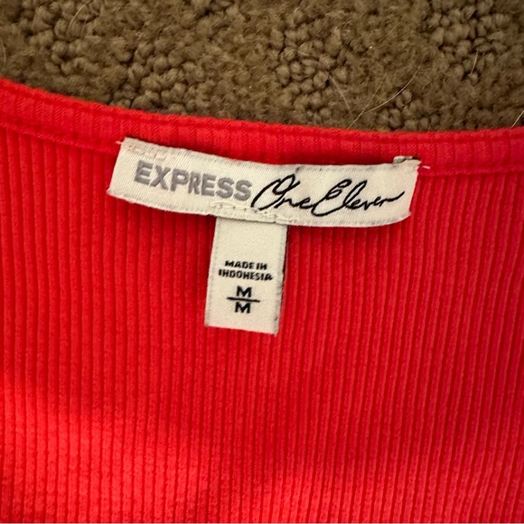 Express Red Top - Picture 2 of 2